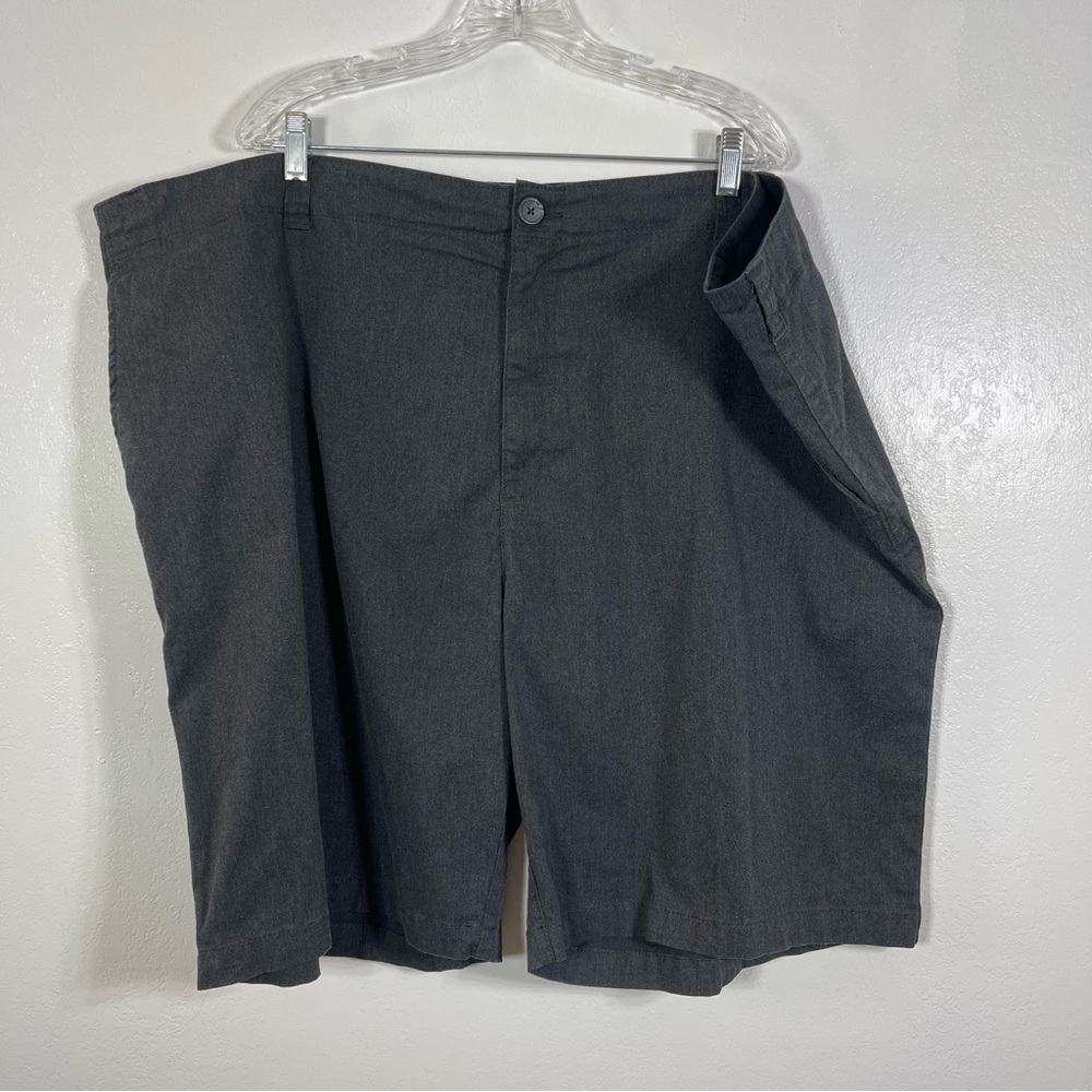 True Nation, Dress Shorts. Size 54 Waist. In excellent condition!